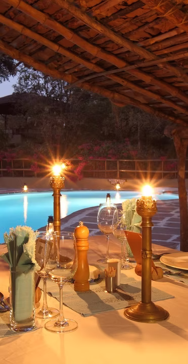 Candlelit poolside dining
